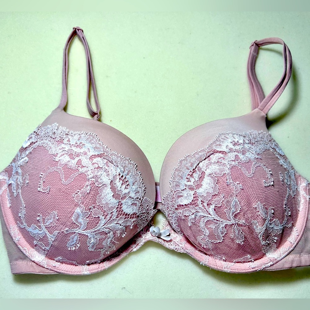 Victoria’s Secret Plunge pink underwire lifting bra 34D